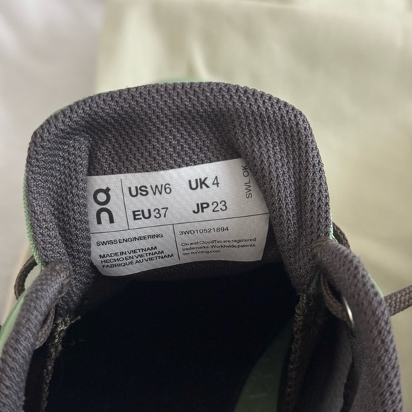 Like new Loewe X Cloudventure sneakers, pistachio color - Picture 3 of 9